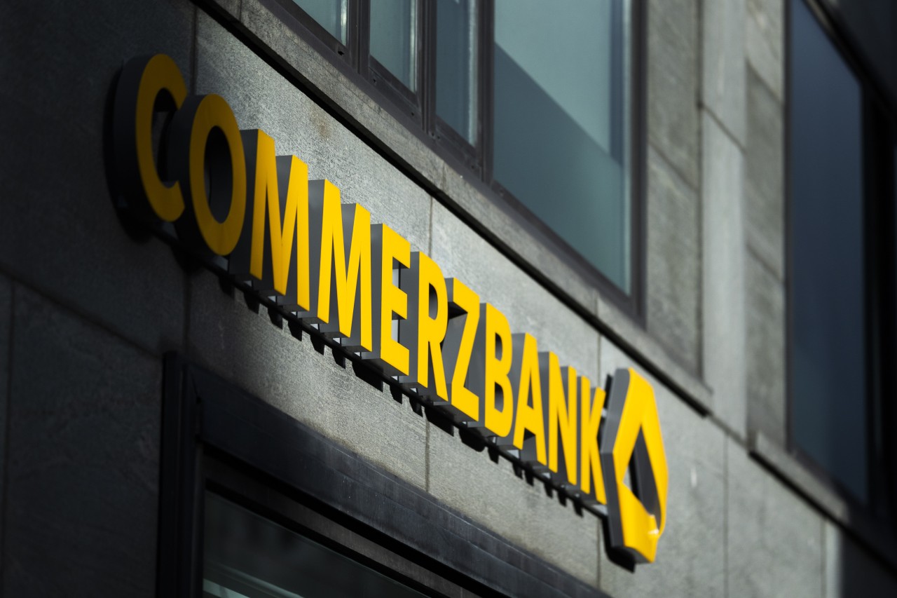 Bei der Commerzbank in Weimar müssen sich Kunden auf eine Änderung einstellen. (Symbolbild)