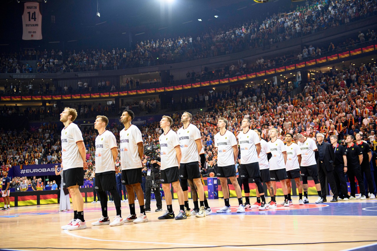 RTL überträgt die Partie der deutschen Basketball-Nationalmannschaft gegen Griechenland.