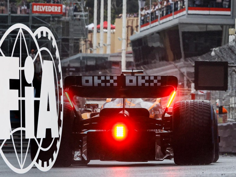 Ein Formel-1-Auto steht in Monaco auf der Strecke.