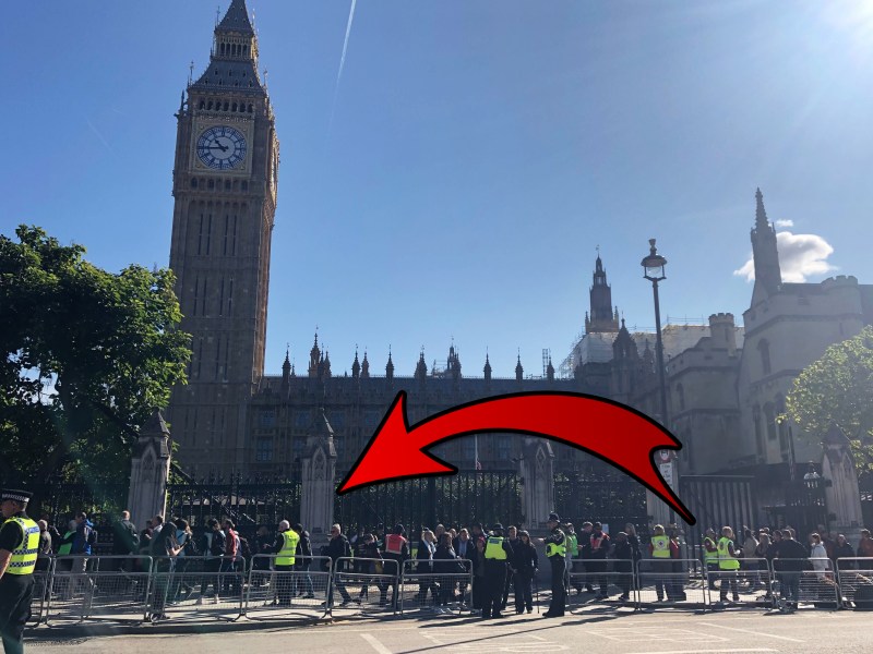 In der Westminster Hall können die Anhänger der Queen ein letztes Mal Abschied nehmen. Dafür stehen die meisten von ihnen stundenlang an.