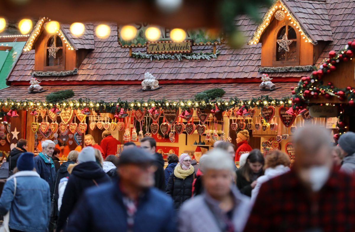 Der Erfurter Weihnachtsmarkt steht vor der Tür. Dieses Jahr gibt es eine ganz besondere Hütte auf dem Mittelaltermarkt. (Archivbild)