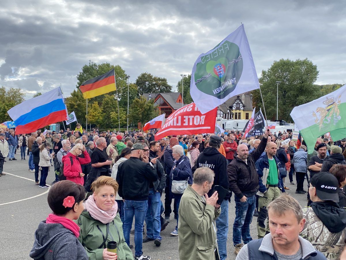 Tausende Menschen protestieren am Tag der Deutschen Einheit – unter anderem in Gera.