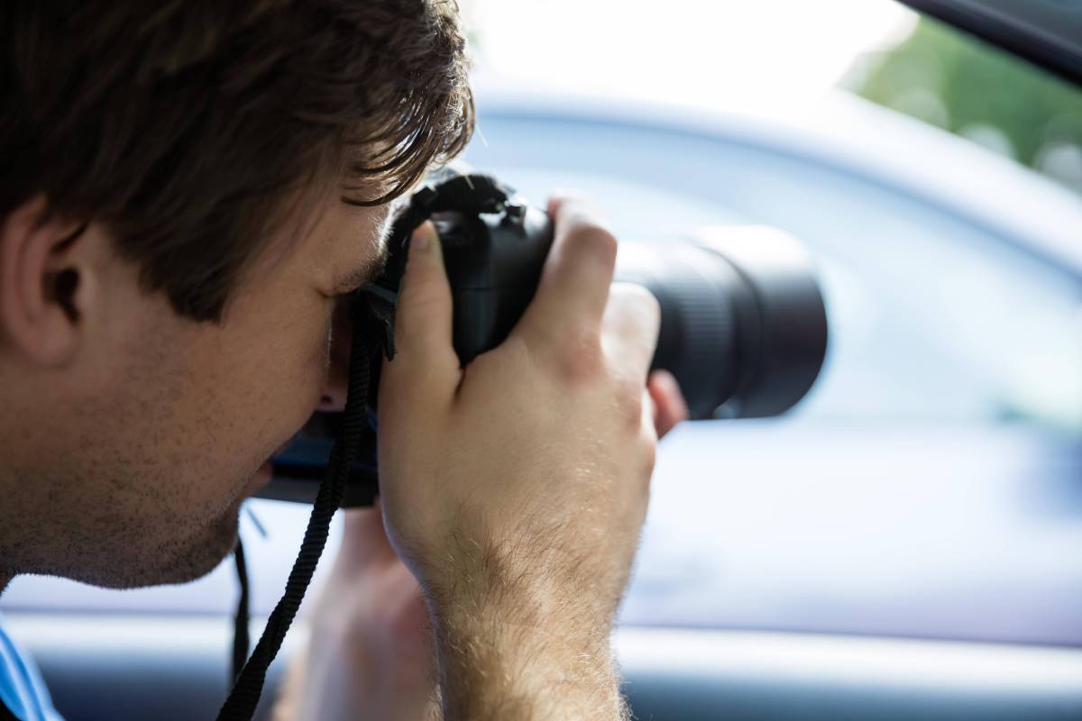 Ein Journalist wollte in Erfurt nur seiner Arbeit nachgehen – doch er wurde Opfer einer brutalen Attacke. (Symbolbild)