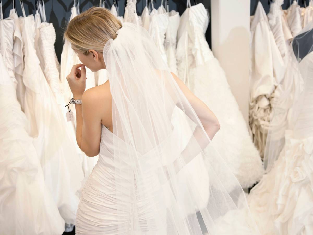 Hochzeit: Braut will ihr Kleid selbst gestalten – es endet in einem Desaster