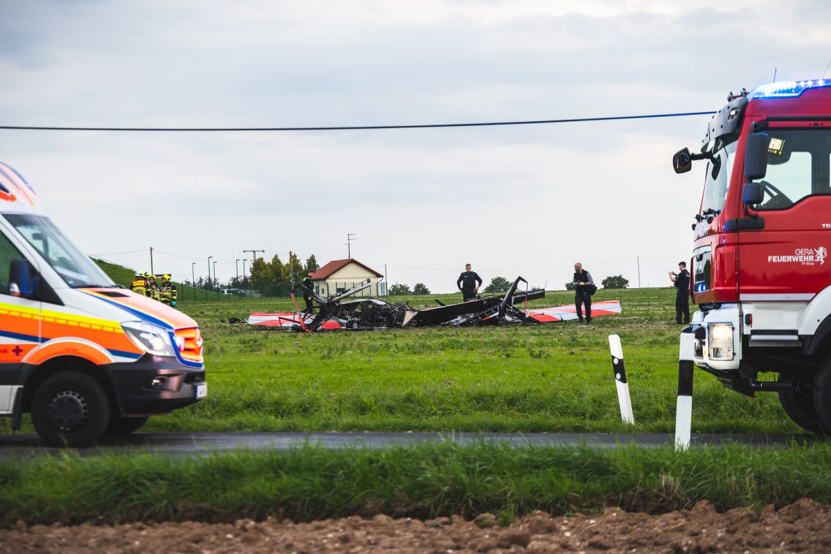 Nach dem tragischen Flugzeugunglück in Gera läuft die Ursachenforschung weiter.