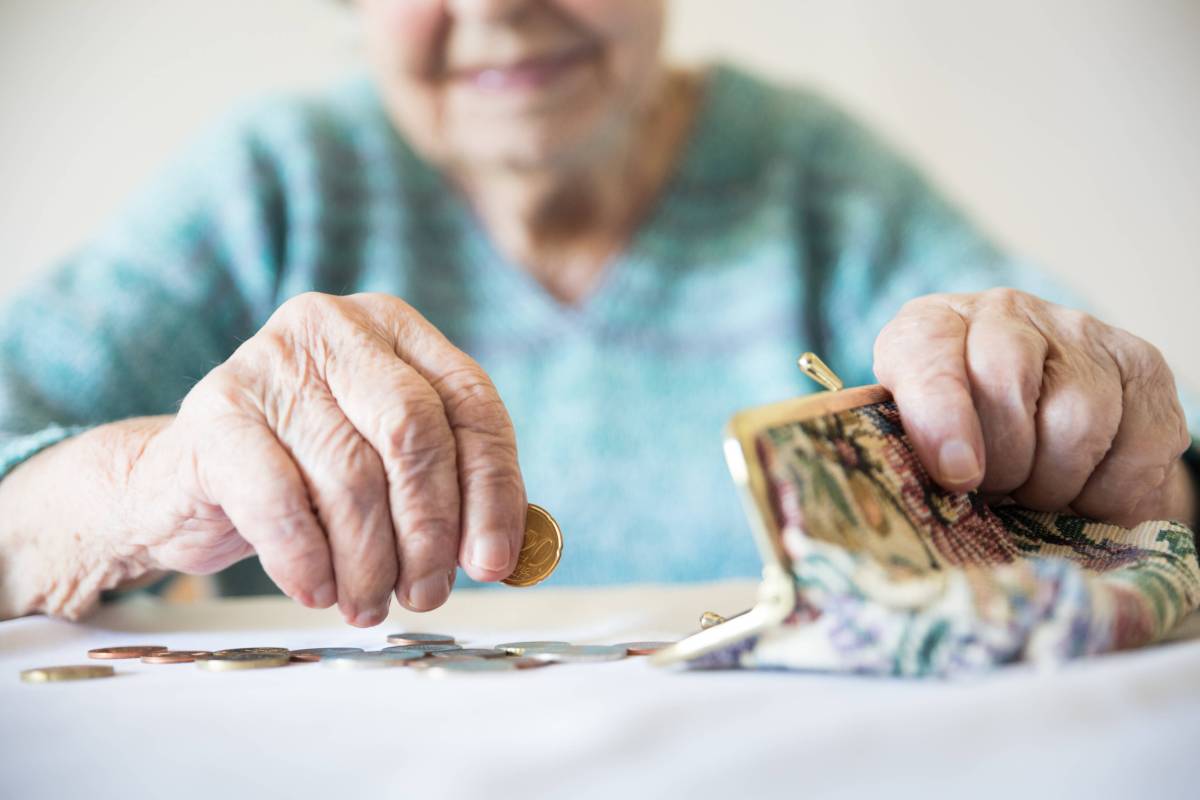 Auch Rentner sind von steigenden Preisen betroffen. Steigt die Altersarmut in Deutschland?