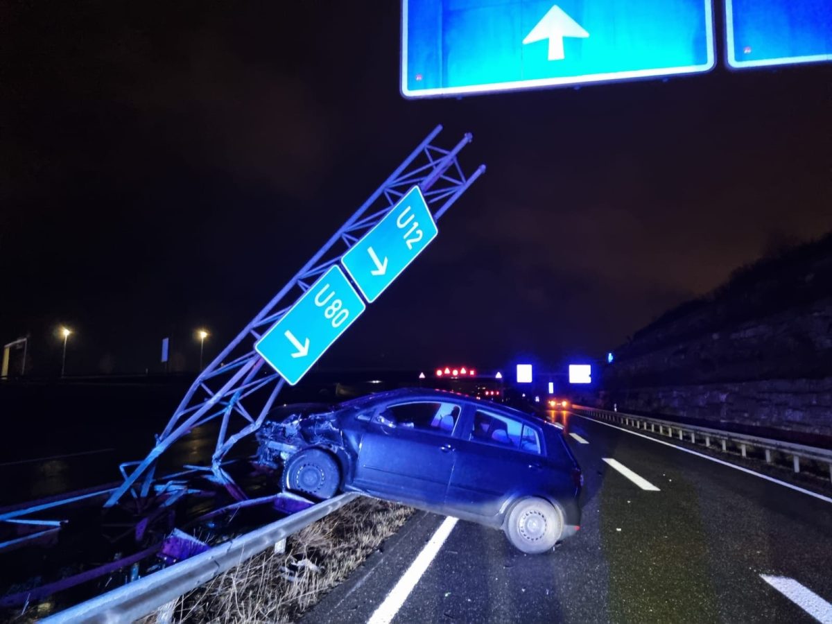 A4 bei Jena: Auto landet auf Leitplanke – doch die Chaos-Fahrt geht weiter