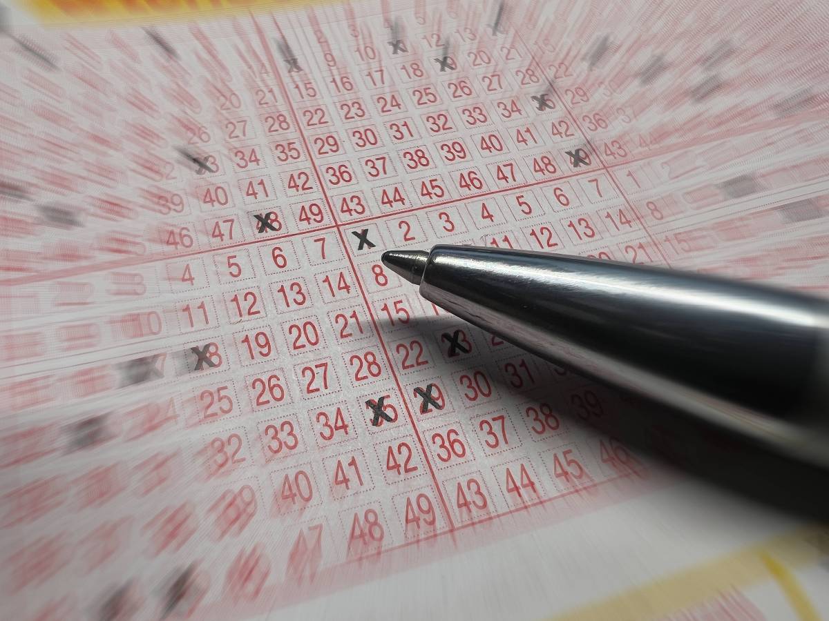 Ein Lotto-Spieler hat aus einer Laune heraus seine Strategie geändert – und sollte es nicht bereuen! (Symbolbild)