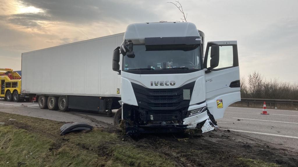 Dieser Unfall auf der A4 in Thüringen hätte für einen Lkw-Fahrer noch schlimmer enden können.