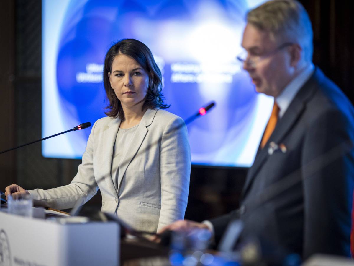 Bei ihrem Besuch in Finnland und Schweden pocht Annalena Baerbock auf eine rasche Umsetzung des Nato-Beitritts. Ein Tweet sorgt dabei für Aufsehen.