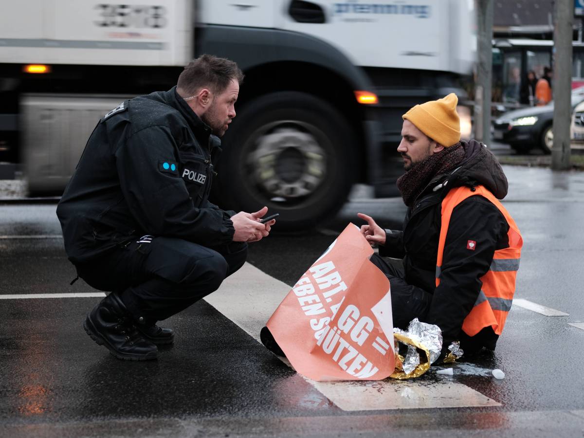 Die Letzte Generation will ihre Proteste beenden, wenn die Politik auf ihre Forderungen eingehen.