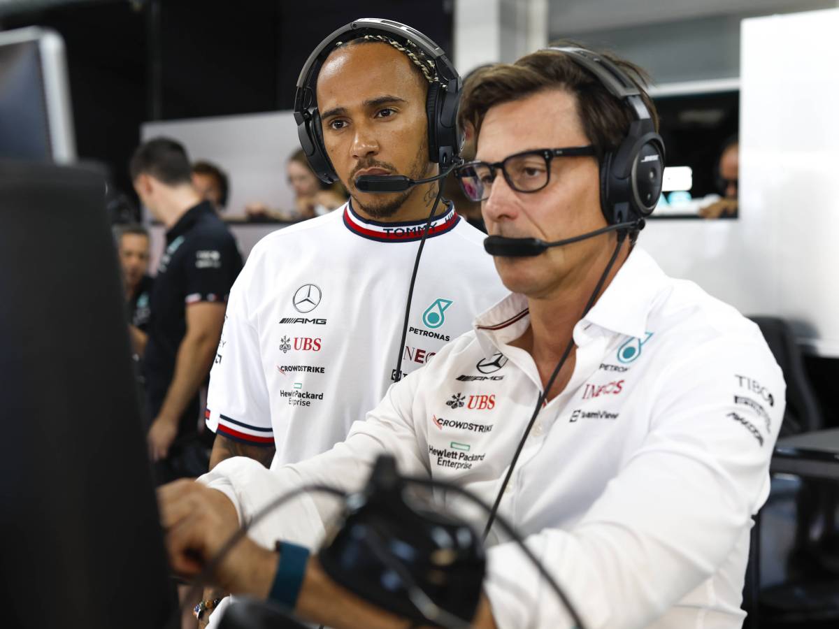 Formel 1: Lewis Hamilton und Toto Wolff vertrauen sich.