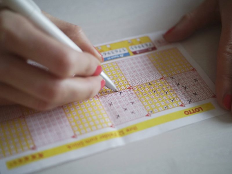 Lotto: Frau wird über Nacht zur Multimillionärin – doch der Gewinn soll nie auf ihrem Konto ankommen