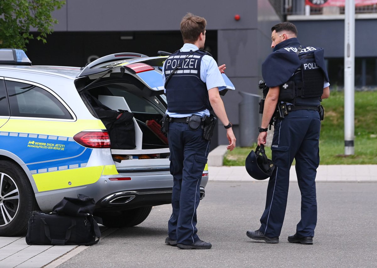 An einer Schule in Erfurt hat es einen Amok-Alarm gegeben. Die Polizei war im Großeinsatz. Mehr Infos hier.