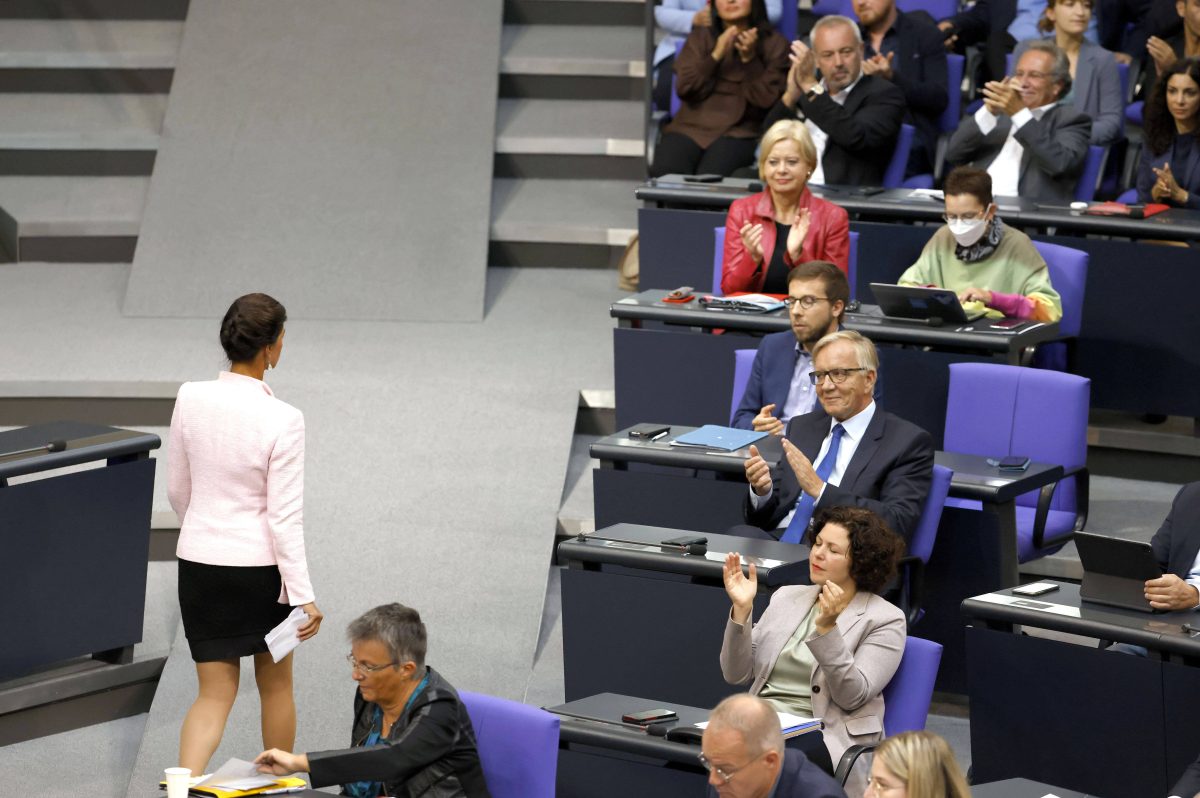 Abgeordnete müssen an Sitzungen und Abstimmungen im Bundestag teilnehmen. Doch nicht jeder hält sich strikt an seine Verpflichtung. Wer ist besonders faul?
