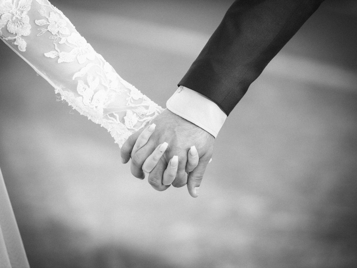 Hochzeit: Bräutigam klagt über zu laute Musik – plötzlich bekommt er einen Herzinfarkt und stirbt