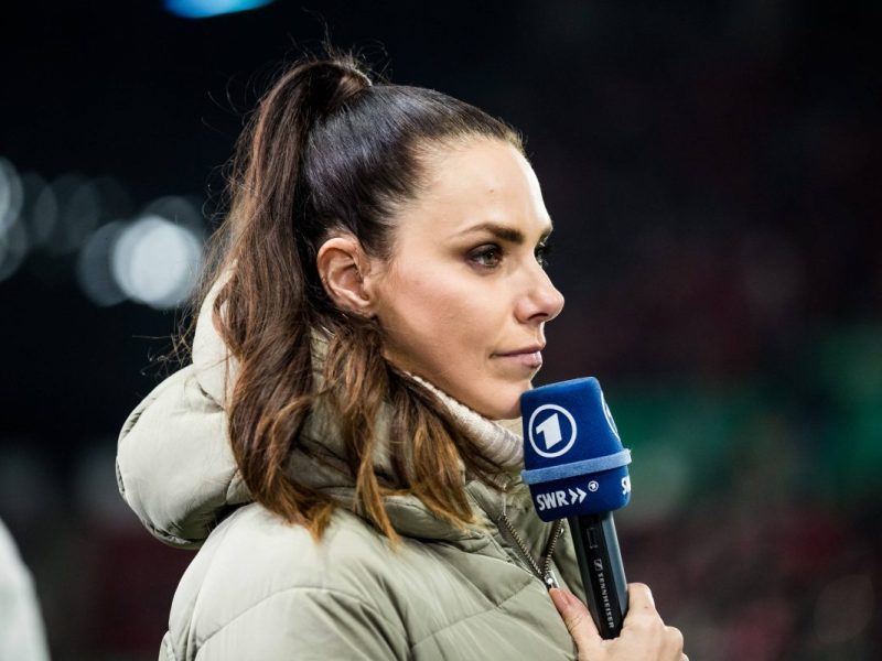 Esther Sedlaczek: Faustdicke Überraschung! Sportschau-Moderatorin ist bald HIER zu sehen