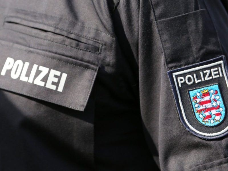 Thüringen: Aufruhr in der Nachbarschaft! Rentner geht mit Kettensäge auf Polizisten los