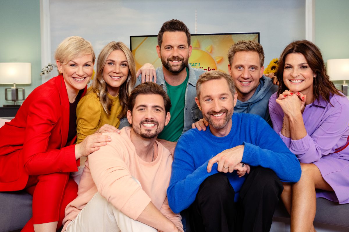 -Fr-hst-cksfernsehen-Bettgefl-ster-in-der-Liveshow-Bei-Alina-Merkau-wird-s-besonders-pikant