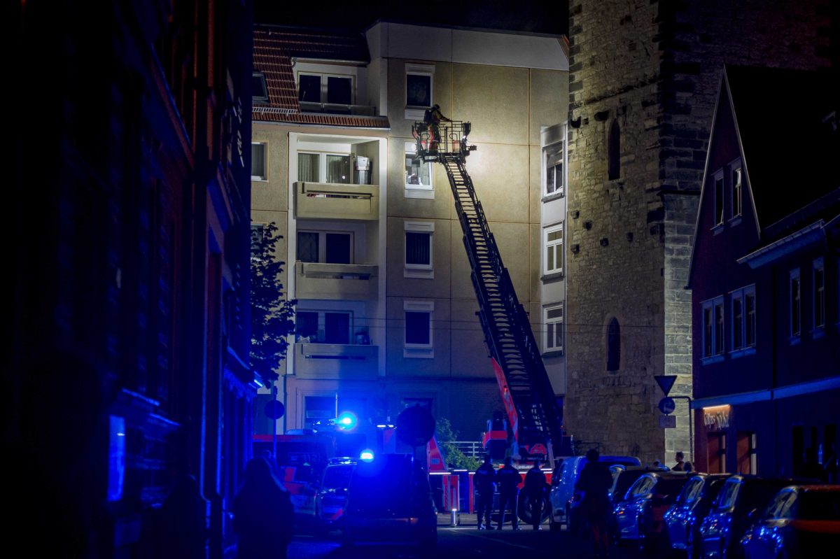 Mehr als 20 Bewohner eines Mehrfamilienhauses in der Erfurter Johannesstraße mussten am Samstagabend ihre Wohnungen verlassen.