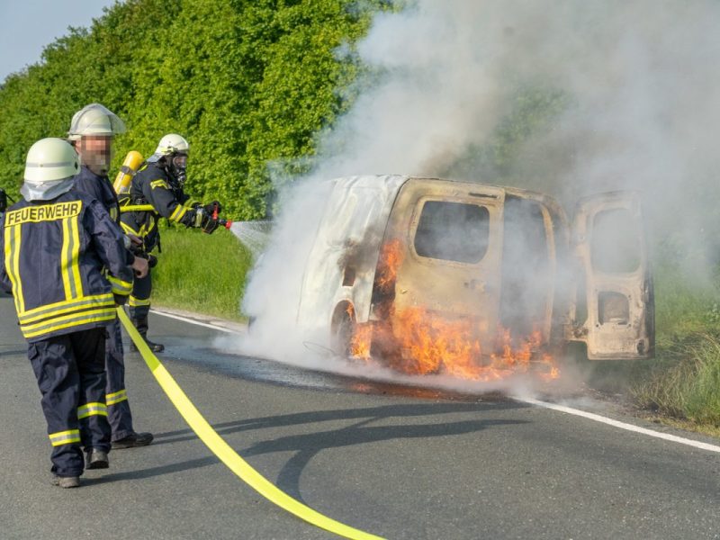 Thüringen: Absolutes Landstraßen-Drama! Erst fängt der Wagen Feuer, dann greift die Bremse nicht