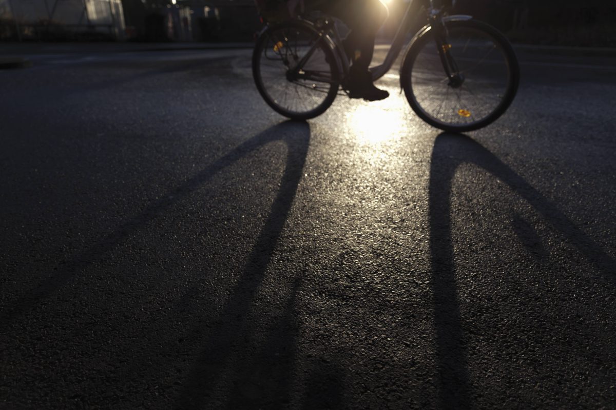 Eine Frau war nachts mit dem Fahrrad in Ilfeld (Thüringen) unterwegs. Doch die Tour wurde ihr zum Verhängnis. (Symbolbild)
