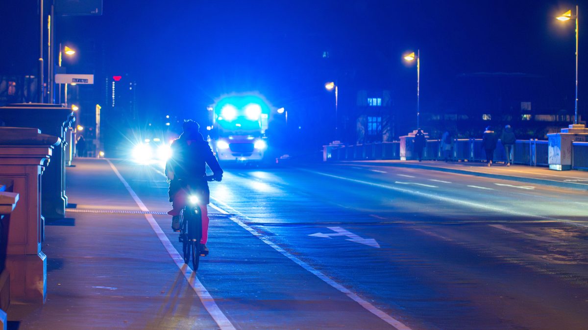 Die Thüringer Polizei hat einen vermeintlich betrunkenen Radfahrer gestoppt. Doch am Ende kam etwas ganz anderes ans Licht. (Symbolbild)