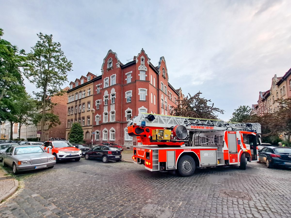 Erfurter Feuerwehr muss sich durch die Stadt quetschen – weil SIE überall im Weg stehen