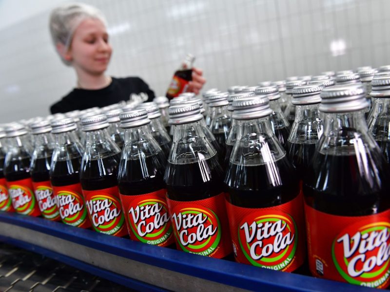 Vita Cola in Thüringen: Mitarbeiter dürfen sich über mehr Geld freuen! SO viel gibt’s obendrauf