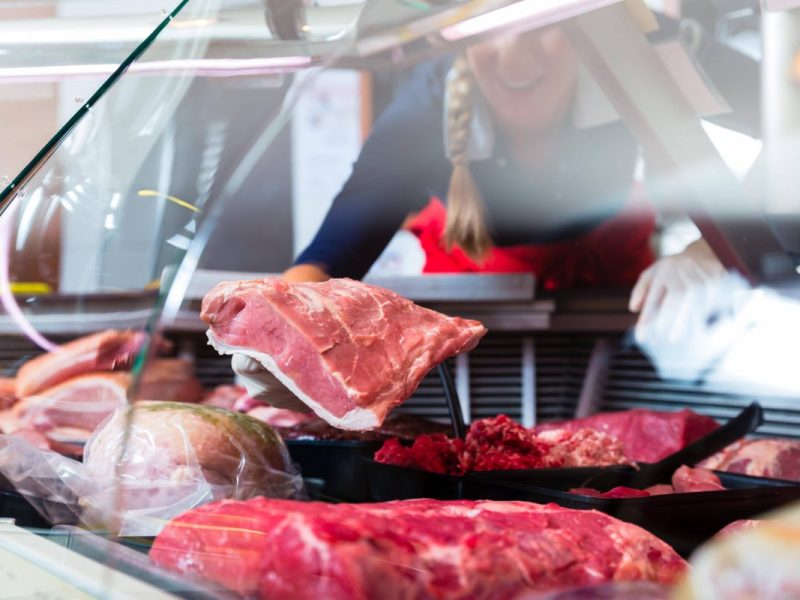 Edeka-Kunde will Fleisch kaufen – was er an der Theke machen muss, lässt ihn sprachlos zurück