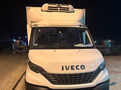 Weißer Lkw Iveco