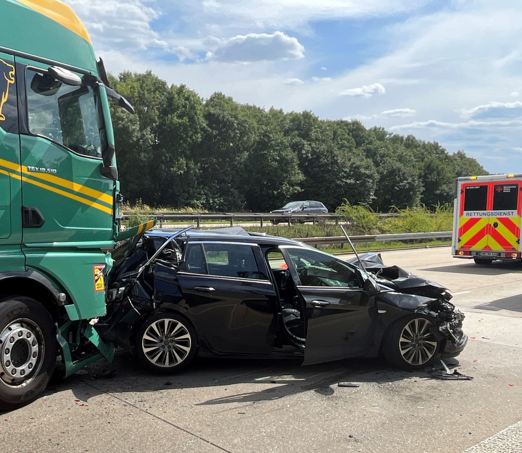 Schwerer Unfall auf der A9 in Thüringen! 