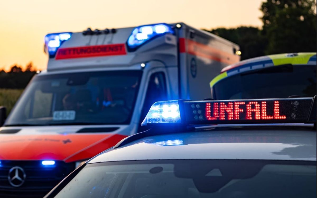 Bei einem Unfall am Montagabend auf der B85 im Landkreis Saalfeld-Rudolstadt ist ein Mann ums Leben gekommen.