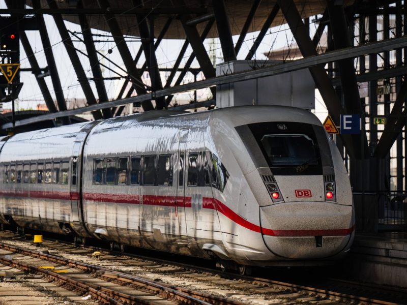 Thüringen: Pendler-Wahnsinn am Bahnsteig! Die Bahn will aber von nichts wissen