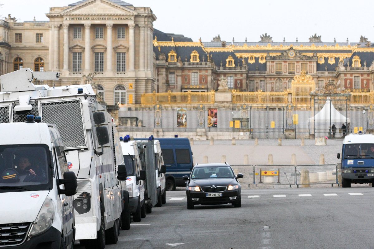 Das Schloss Versailles musste erneut geräumt werden, nachdem es eine Bombendrohung gab.