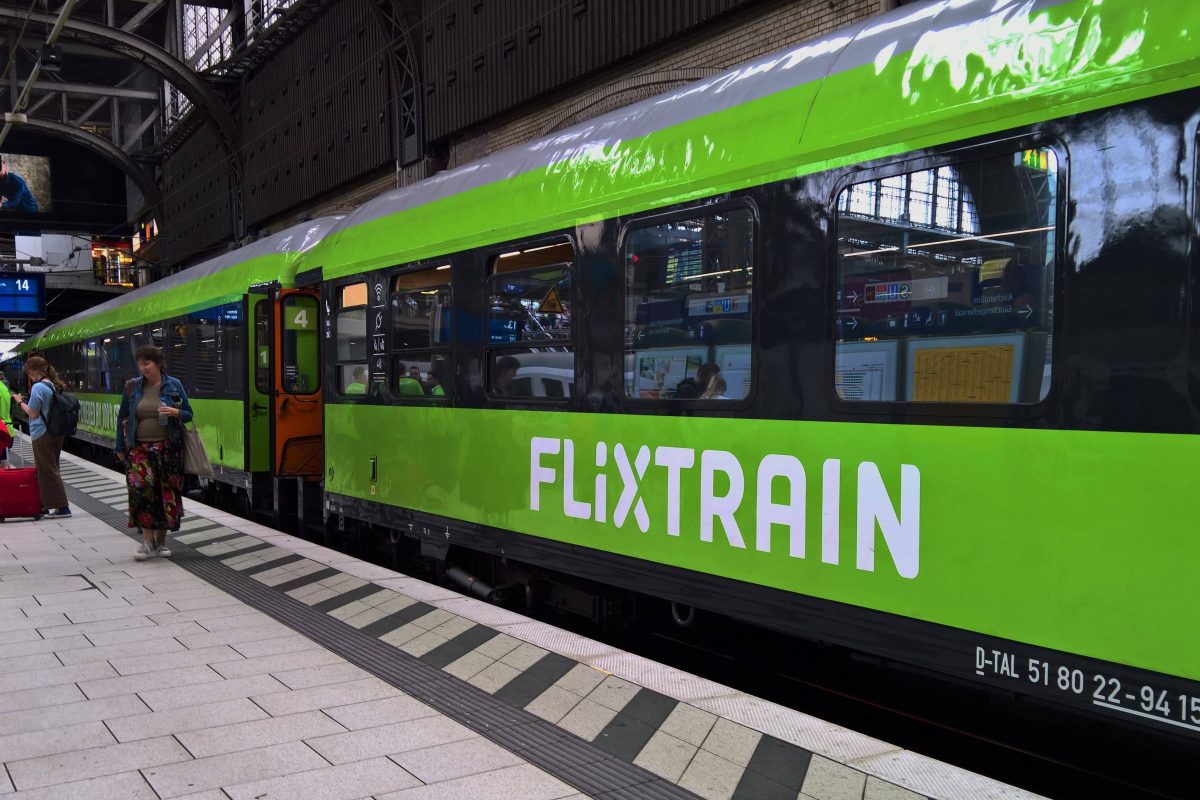 Flixtrain wird ab Dezember eine große Fahrplanänderung vornehmen. Es werden neune Bahnhöfe angefahren und mehr Sitzplätze angeboten.