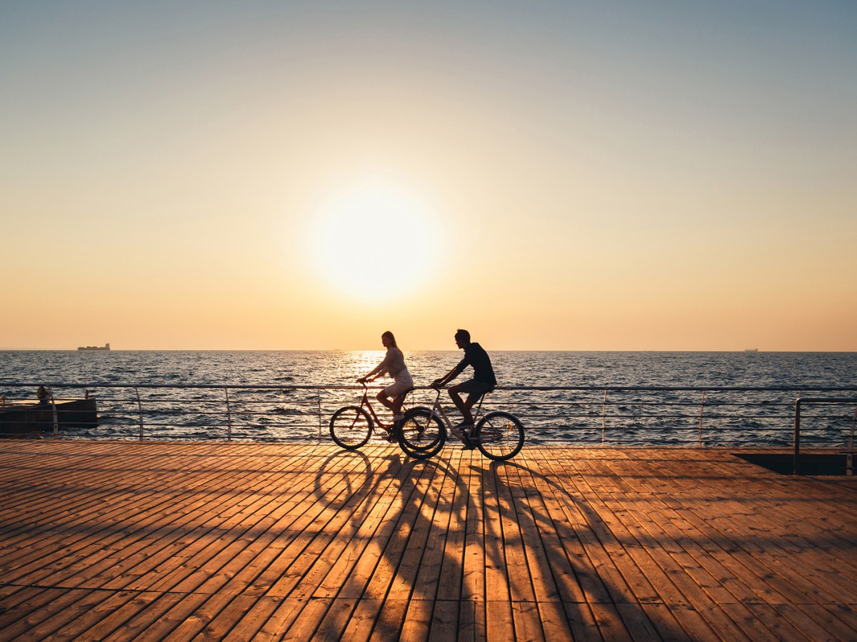 Ein Foto von 2 Fahrradfahrern, das mit ACDSee Photo Studio Ultimate 2024 bearbeitet wurde.