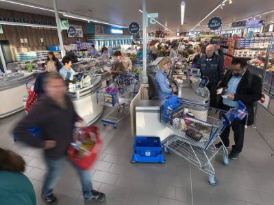 Bei Aldi gilt an der Kasse eine 15-Sekunden-Regel.
