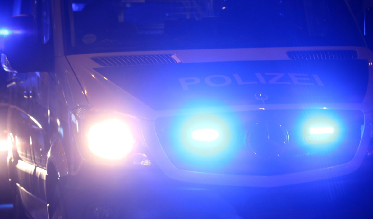 In Thüringen haben zahlreiche Neonazis eine Party gefeiert. Bis die Polizei kam. Was in Sonneberg abging, liest du hier!