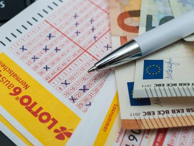 Lotto: Gewinner knackt den Jackpot und trennt sich daraufhin von seiner Freundin.