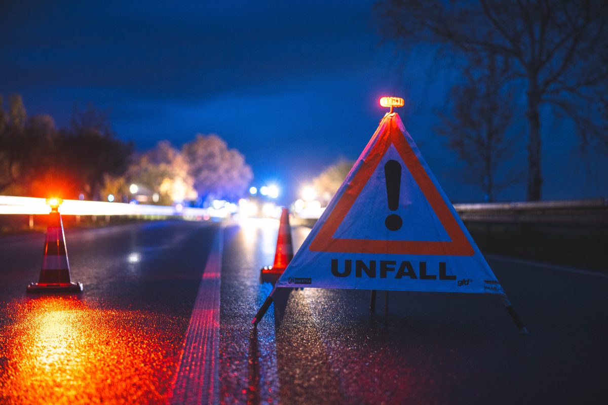 Dramatische Szenen spielten sich auf der B7 in Thüringen ab. Bei zwei kurz aufeinander folgenden Unfällen wurden mehrere Personen verletzt.