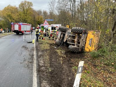 In Thüringen kam es zwischen Nordhausen und Petersdorf zu einem schweren Unfall. Ein Rettungshubschrauber rückte an.