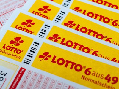 Lotto-Gewinnerin kündigt kreativ ihren Job.