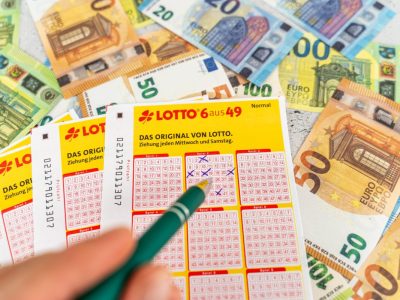 Lotto-Spieler knackt nach Panne den Mega-Jackpot.