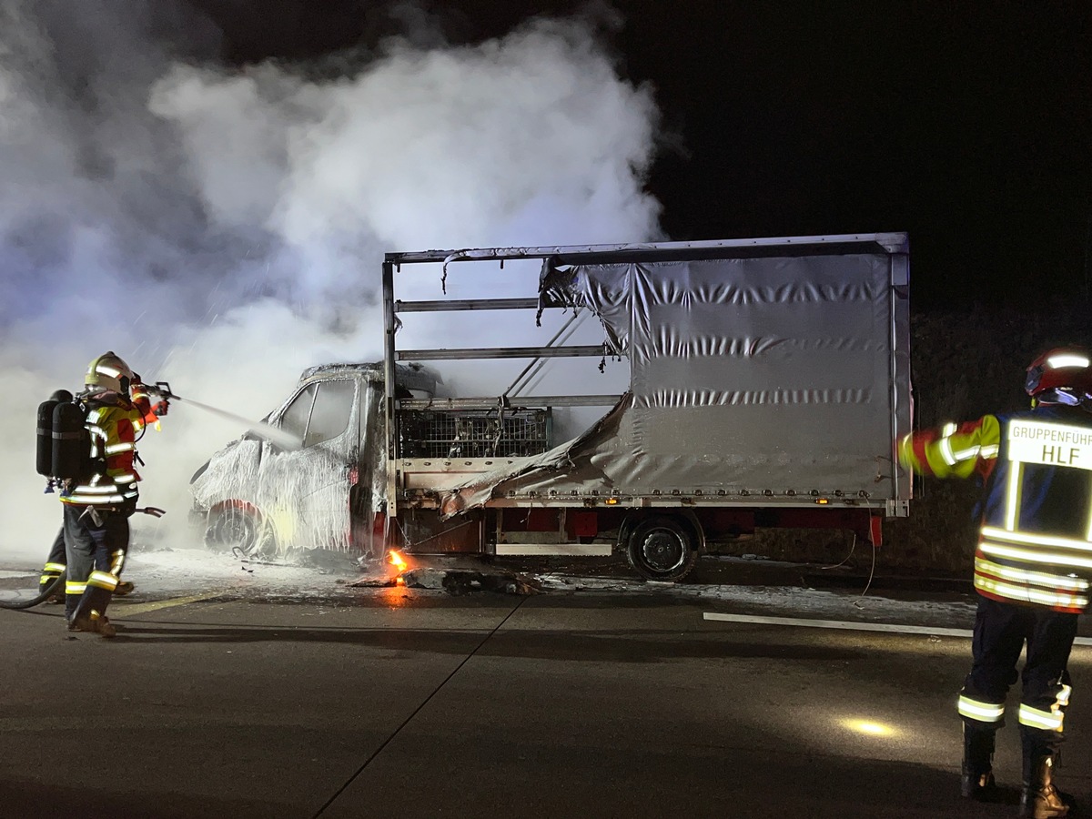 A4 bei Jena: Transporter geht in Flammen auf – Autobahn muss voll gesperrt werden