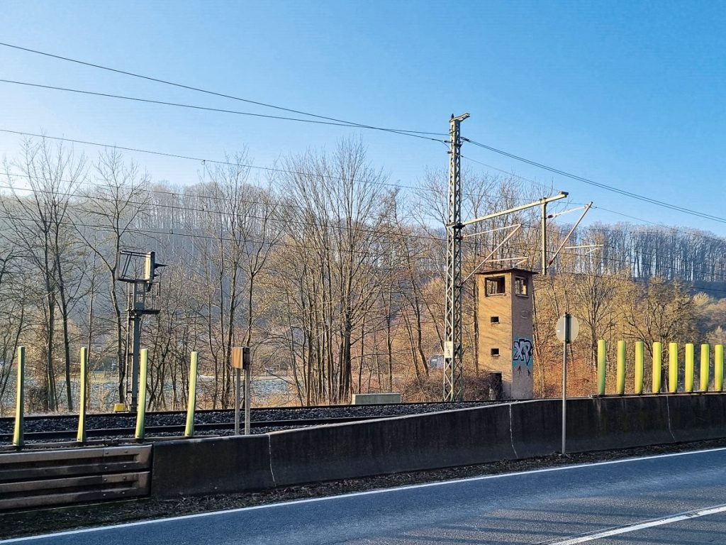 Ab 1.000 Euro gibt es dieses Grundstück mit einem ehemaligen Wachturm in Eisenach.