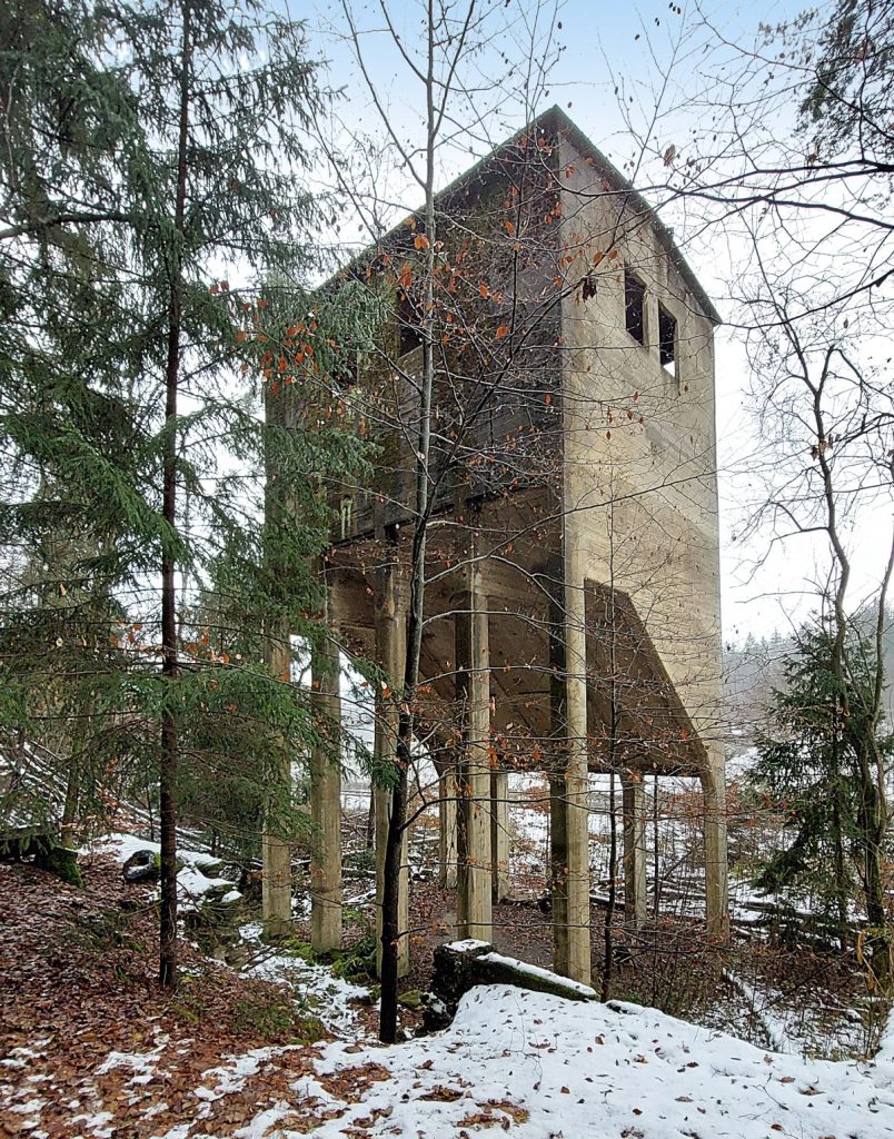 Einen alten Hochbunker gibt es ab 1.500 Euro in Greiz. 