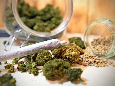 Trotz der Legalisierung von Cannabis-Anbau bleibt eine Sache in Thüringen verboten. (Symbolbild)