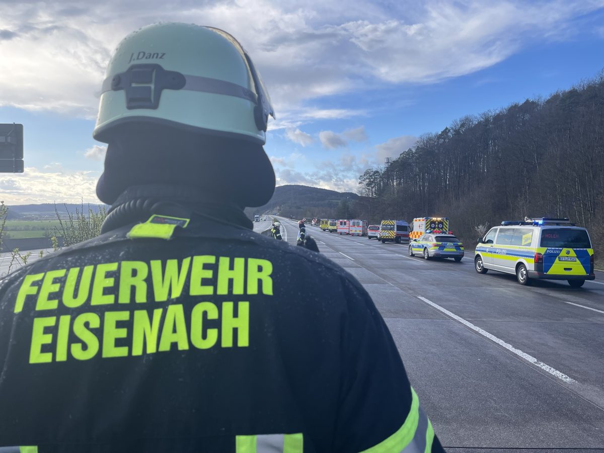 A4 in Thüringen: Crash-Drama auf der Autobahn! Sieben Menschen zum Teil schwer verletzt