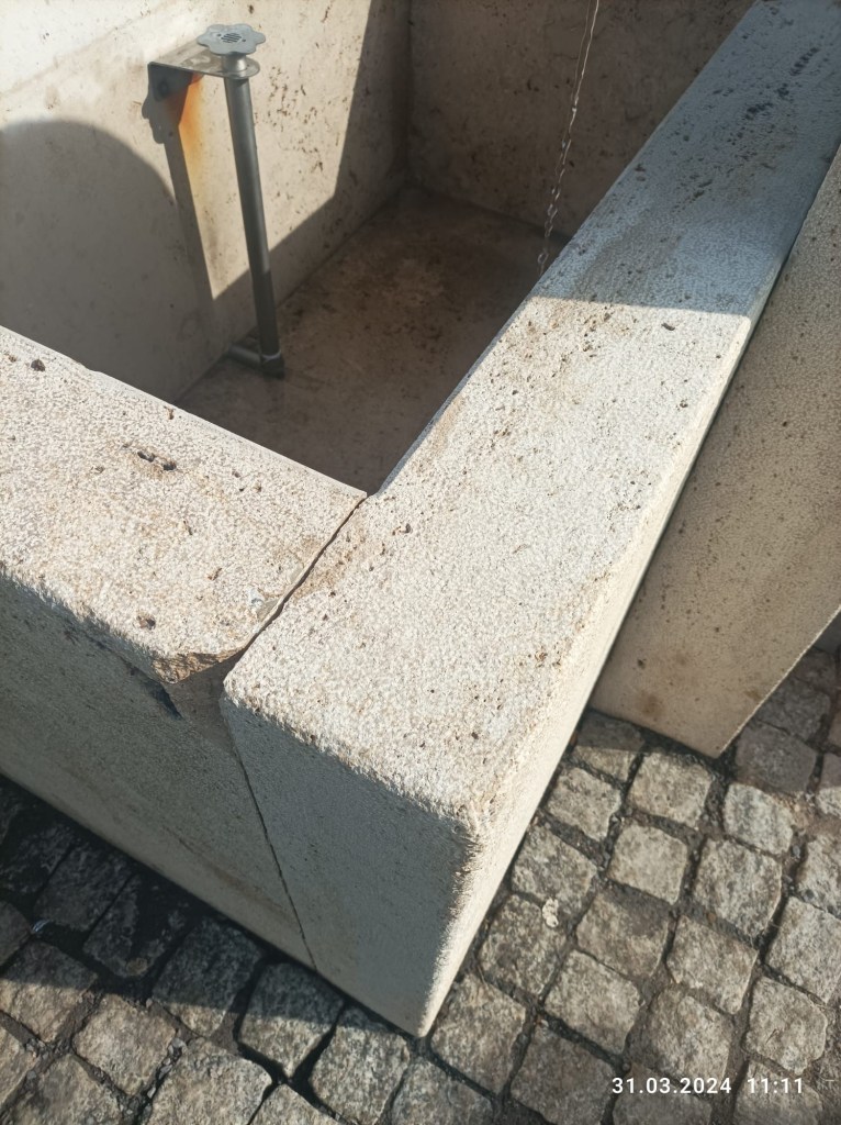 Sachbeschädigung am Dobermann-Brunnen